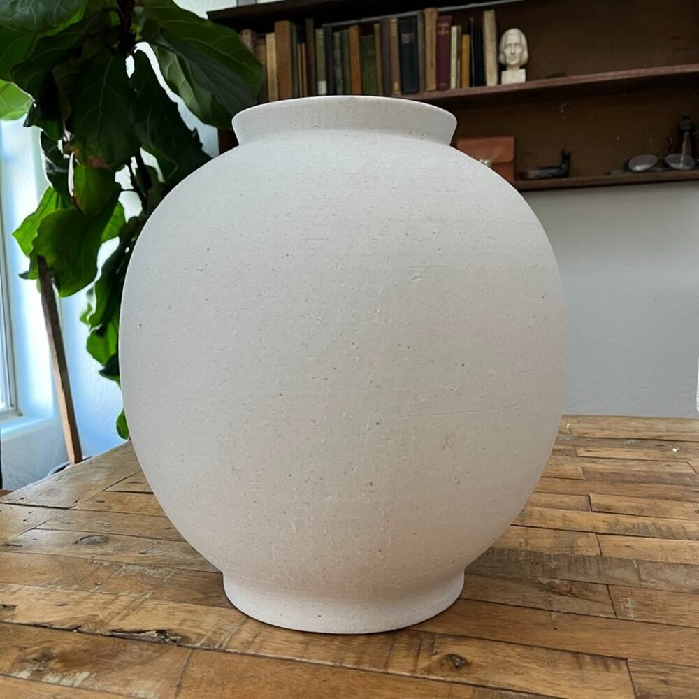 Le Tauci Garden White Ceramic Rustic Round Vase 12 in Speckled Textured